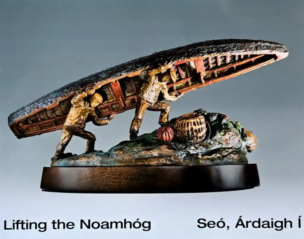 Lifting-the Noamh&oacute;g sculpture by Liam O'Neill